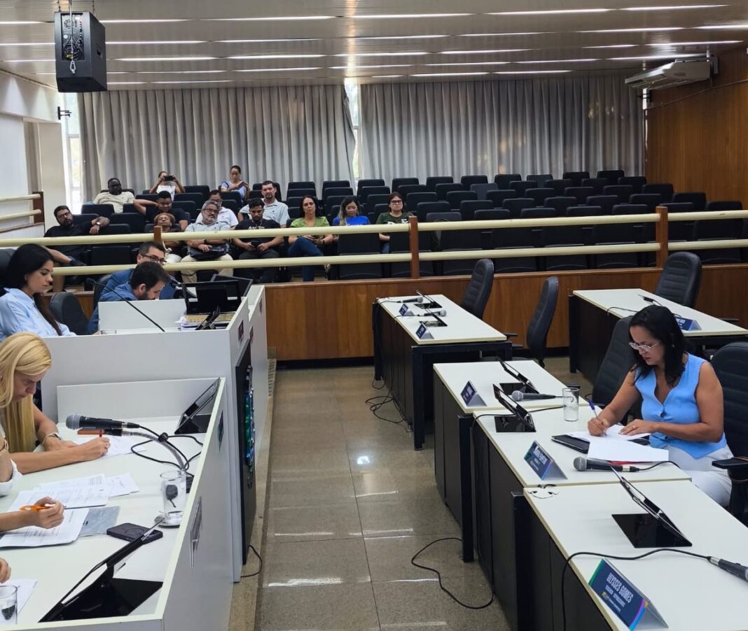 Sem reserva, secretário da Fazenda coloca em dúvida pagamento do 13º
