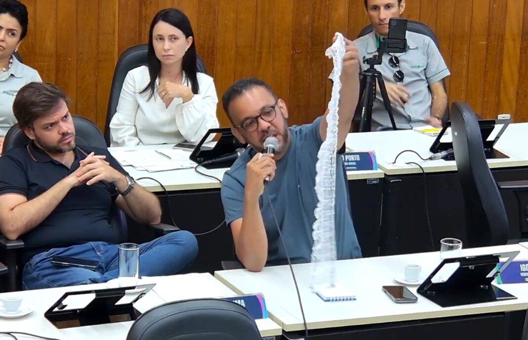 "Eu nunca passei por essa crise", diz vereador Valdivino sobre Hospital Municipal