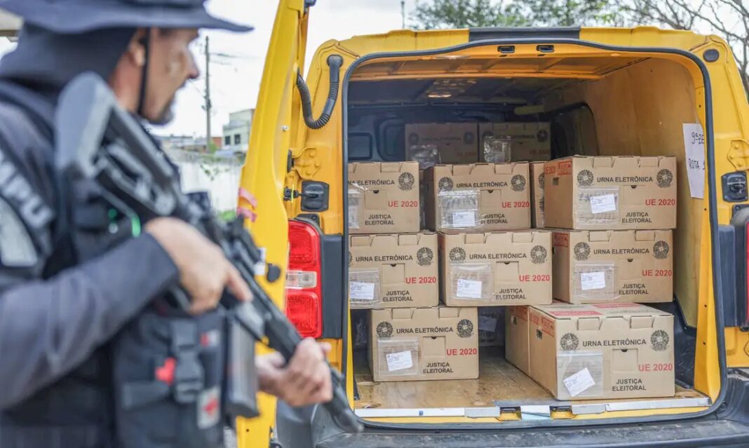 preparativos urnas eleições Justiça Eleitoral finaliza preparação das urnas para o primeiro turno