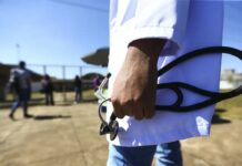 Para exercer a medicina, será preciso passar em exame nacional Para exercer a medicina, será preciso passar em exame nacional